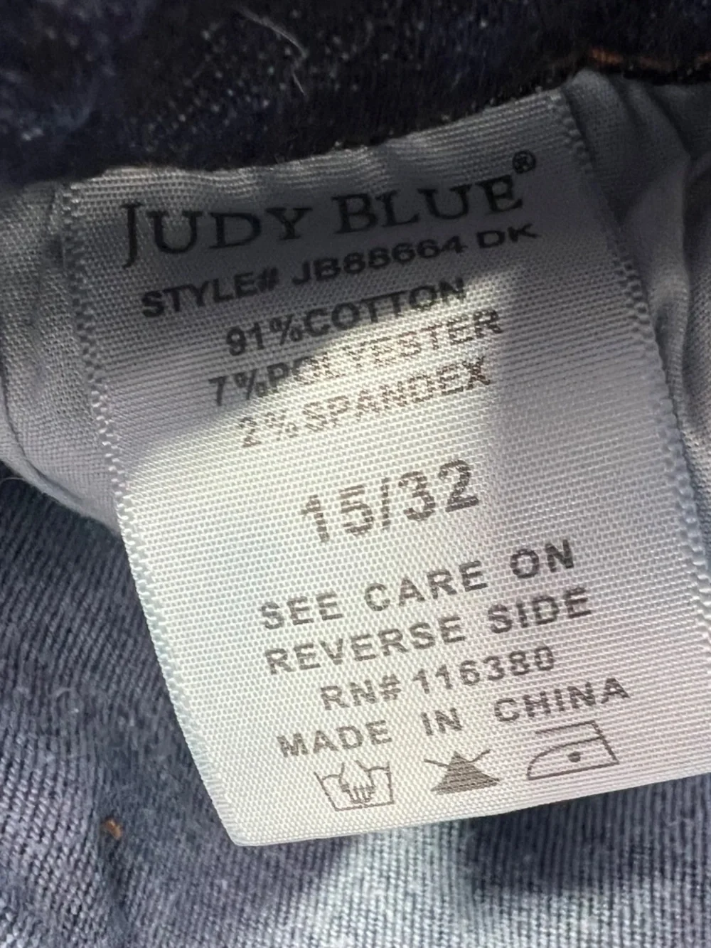 JUDY BLUE • High Rise Raw Hem Denim Shorts Dark Wash Women’s Size 15/32